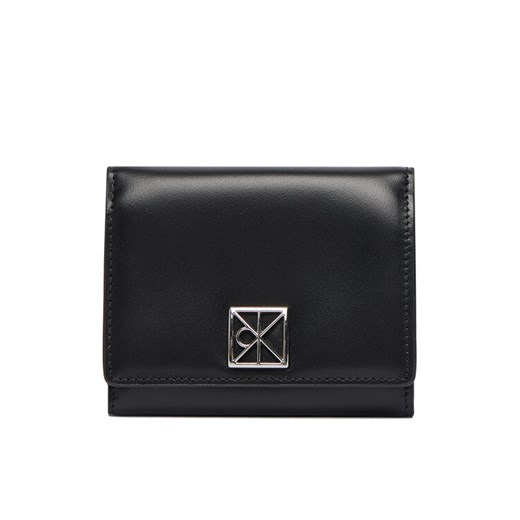 Portfel Calvin Klein Emblem Hw Medium Trifold LV04F1082G Czarny ze sklepu eobuwie.pl w kategorii Portfele damskie - zdjęcie 186166917