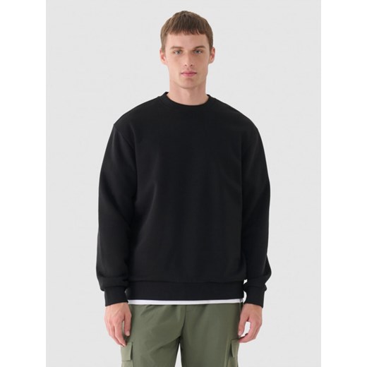 Męska bluza dresowa nierozpinana bez kaptura Outhorn OTHWAW24TSWSM1694 - czarna ze sklepu Sportstylestory.com w kategorii Bluzy męskie - zdjęcie 186174968