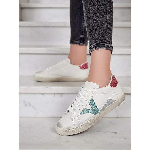 Royalfashion Sportowe sneakersy damskie z ozdobami Ginn ze sklepu royalfashion.pl w kategorii Trampki damskie - zdjęcie 186176679