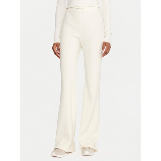 Guess Legginsy V5BB08 Z3JD2 Écru Flare Fit ze sklepu MODIVO w kategorii Spodnie damskie - zdjęcie 186180486