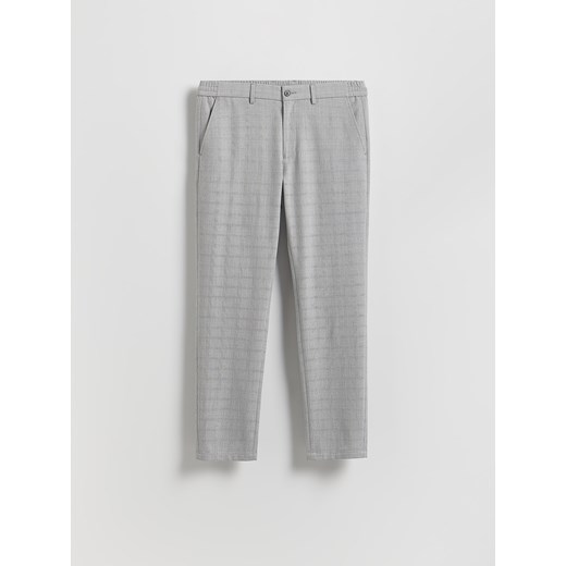 Reserved - Spodnie chino slim z wiskozą - beżowy ze sklepu Reserved w kategorii Spodnie męskie - zdjęcie 186184149