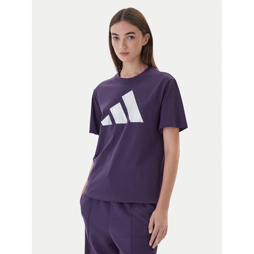 adidas T-Shirt Holiday Metallic Graphic JV8527 Fioletowy Regular Fit ze sklepu MODIVO w kategorii Bluzki damskie - zdjęcie 186186679