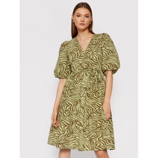 Gestuz Sukienka codzienna Averygz 10905399 Zielony Loose Fit ze sklepu MODIVO w kategorii Sukienki - zdjęcie 186186706