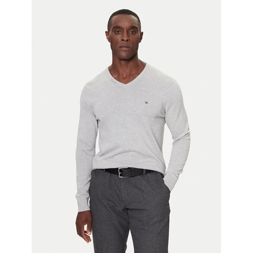 Tommy Hilfiger Sweter MW0MW42249 Szary Regular Fit ze sklepu MODIVO w kategorii Swetry męskie - zdjęcie 186186717