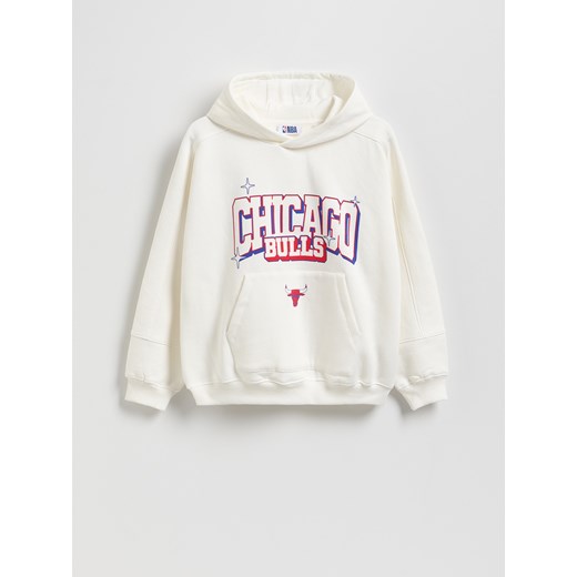 Reserved - Bluza Chicago Bulls NBA - złamana biel ze sklepu Reserved w kategorii Bluzy chłopięce - zdjęcie 186190858