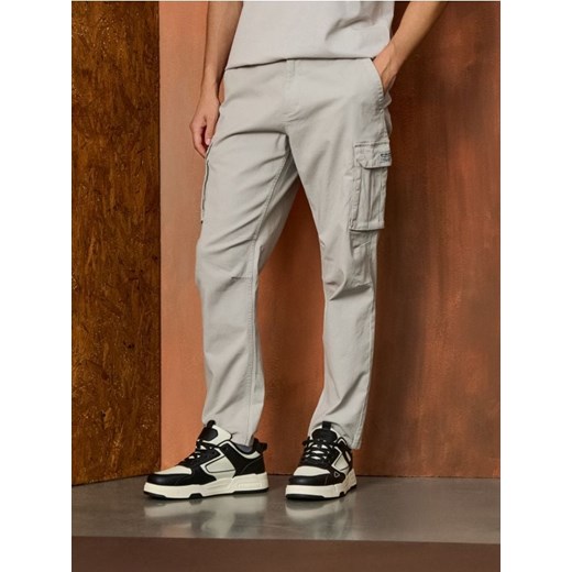 Sinsay - Spodnie cargo - kremowy ze sklepu Sinsay w kategorii Spodnie męskie - zdjęcie 186191925