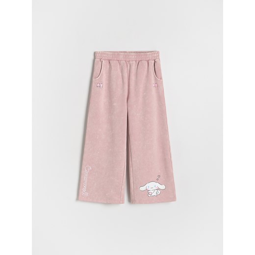 Reserved - Szerokie dresy Cinnamoroll - fioletowy ze sklepu Reserved w kategorii Spodnie dziewczęce - zdjęcie 186194806