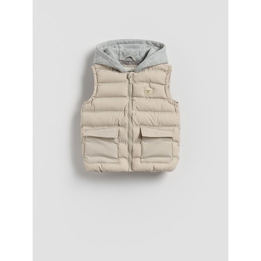 Reserved - Pikowana kamizelka z kapturem - beżowy ze sklepu Reserved w kategorii Kamizelki chłopięce - zdjęcie 186198795