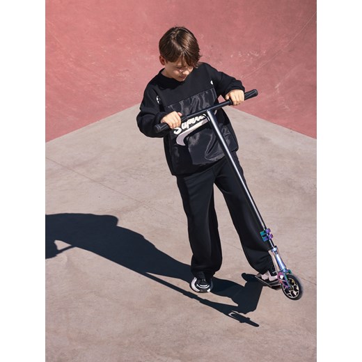 Reserved - Dzianinowe spodnie z bawełną - czarny - id: 146FI-99X - marki Reserved - 186213257 Reserved - Dzianinowe spodnie z bawełną - czarny ze sklepu Reserved w kategorii Spodnie chłopięce - zdjęcie 186213257