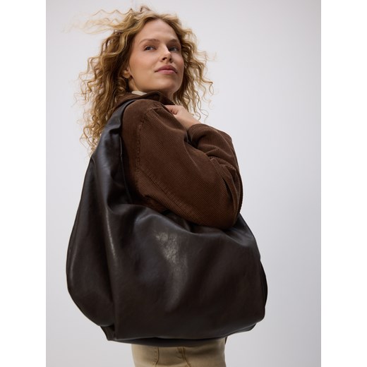 Reserved - Duża torebka hobo - ciemnobrązowy - id: 720FC-89X - marki Reserved - 186213398 Reserved - Duża torebka hobo - ciemnobrązowy ze sklepu Reserved w kategorii Torebki hobo - zdjęcie 186213398