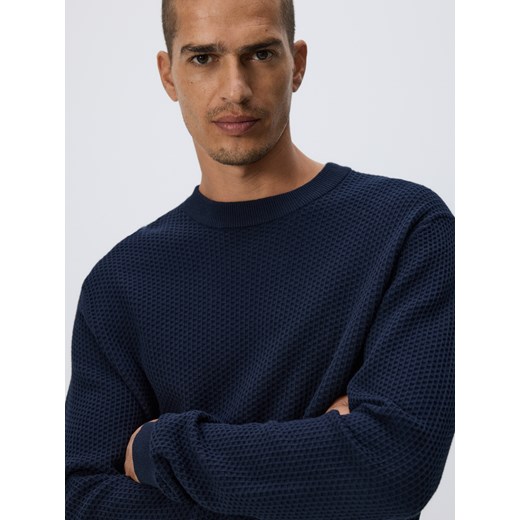 Reserved - Strukturalny sweter - granatowy - id: 050FR-59X - marki Reserved - 186220067 Reserved - Strukturalny sweter - granatowy ze sklepu Reserved w kategorii Swetry męskie - zdjęcie 186220067