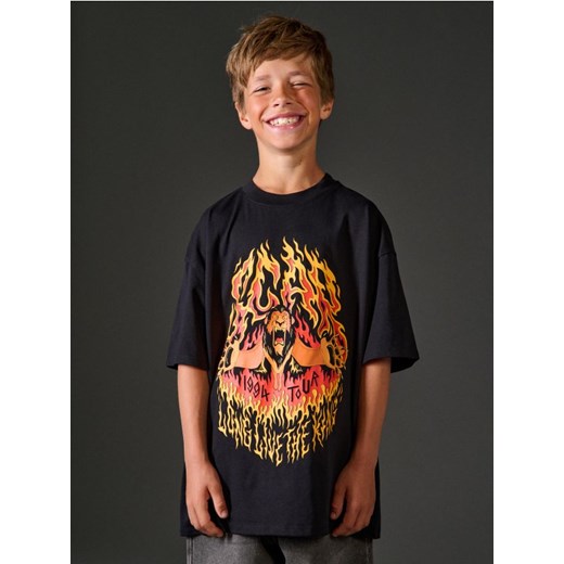 Sinsay - Bawełniana koszulka z nadrukiem Lion King - czarny - id: 002GA-99X - marki Sinsay - 186221416 Sinsay - Bawełniana koszulka z nadrukiem Lion King - czarny ze sklepu Sinsay w kategorii T-shirty chłopięce - zdjęcie 186221416