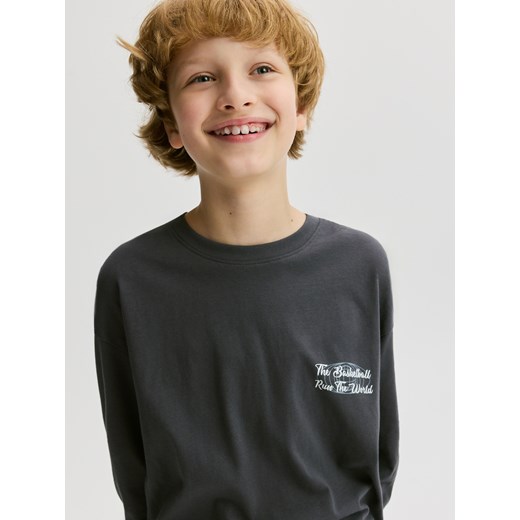 Reserved - Bawełniany longsleeve z nadrukiem - ciemnoszary ze sklepu Reserved w kategorii T-shirty chłopięce - zdjęcie 186224417