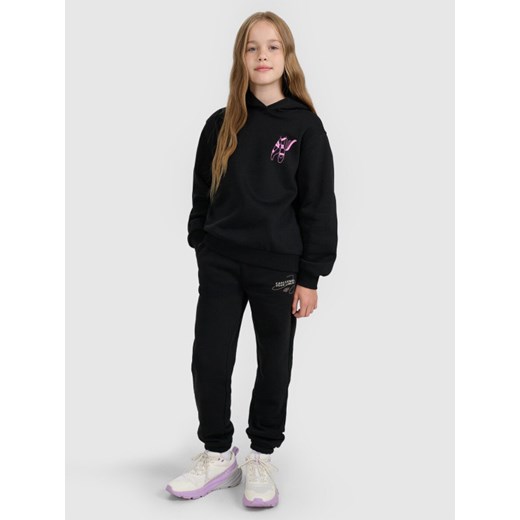 Dziewczęce spodnie dresowe 4F 4FJWAW25TTROF1248 - czarne ze sklepu Sportstylestory.com w kategorii Spodnie dziewczęce - zdjęcie 186230196