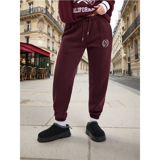 Sinsay - Spodnie jogger w stylu akademickim - bordowy - id: 501FJ-93X - marki Sinsay - 186231445 Sinsay - Spodnie jogger w stylu akademickim - bordowy ze sklepu Sinsay w kategorii Spodnie damskie - zdjęcie 186231445