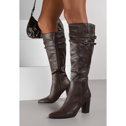 Brązowe Eleganckie Kozaki do Kolan na Słupku Zdobione Paskami z Klamerkami Alenelle - id: 399417 - marki born2be - 186231756 Brązowe Eleganckie Kozaki do Kolan na Słupku Zdobione Paskami z Klamerkami Alenelle ze sklepu born2be.pl w kategorii Kozaki damskie - zdjęcie 186231756