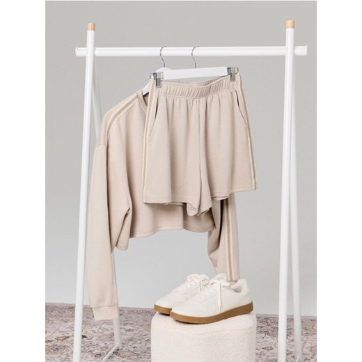 Sinsay - Szorty z lampasami - beżowy ze sklepu Sinsay w kategorii Szorty - zdjęcie 186232726