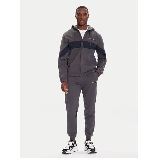EA7 Emporio Armani Dres 7M000940 AF10377 U8117 Szary Modern Fit ze sklepu MODIVO w kategorii Dresy męskie - zdjęcie 186233647