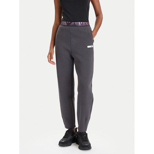 EA7 Emporio Armani Spodnie dresowe 7W000678 AF13151 U8117 Szary Regular Fit ze sklepu MODIVO w kategorii Spodnie damskie - zdjęcie 186233786