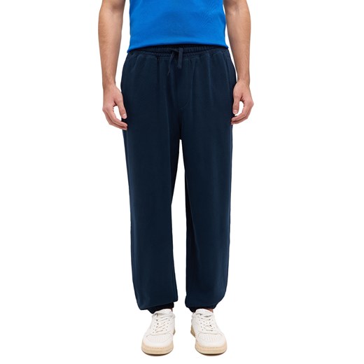Męskie Spodnie Dresowe Mustang Style Logan Dark Sapphire 1016263 4136 ze sklepu YouNeedit.pl w kategorii Spodnie męskie - zdjęcie 186244458