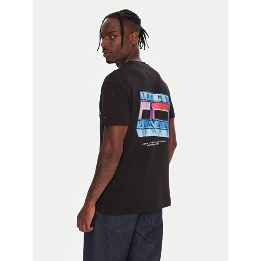 Tommy Jeans T-Shirt DM0DM21980 Czarny Regular Fit ze sklepu MODIVO w kategorii T-shirty męskie - zdjęcie 186245456