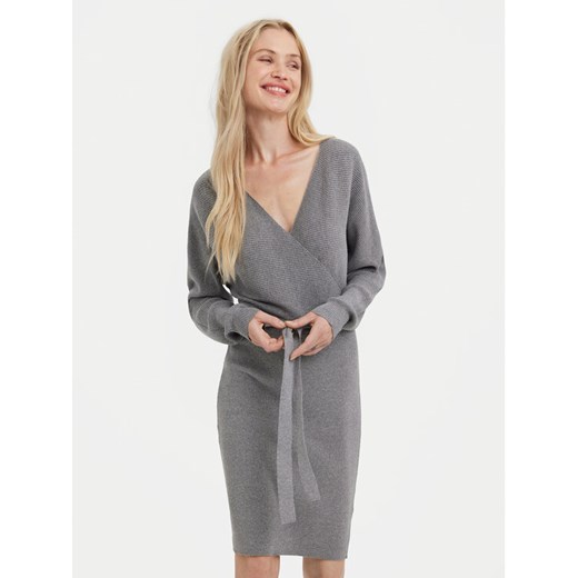 Vero Moda Sukienka dzianinowa 10269251 Szary Regular Fit ze sklepu MODIVO w kategorii Sukienki - zdjęcie 186247928