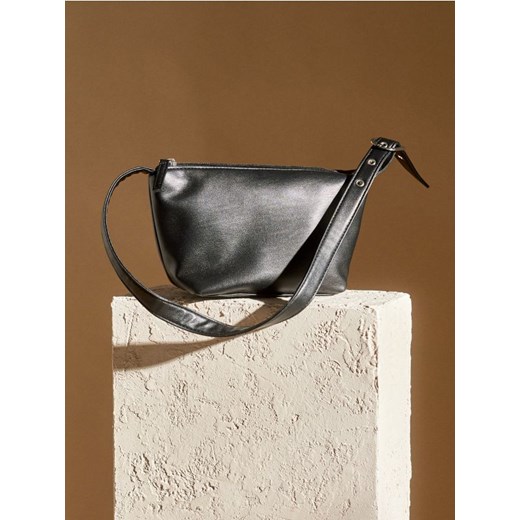 Sinsay - Gładka torebka na ramię - czarny ze sklepu Sinsay w kategorii Listonoszki - zdjęcie 186252086