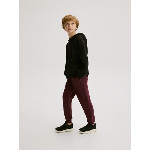 Reserved - Joggery z bawełną - bordowy ze sklepu Reserved w kategorii Spodnie chłopięce - zdjęcie 186256688