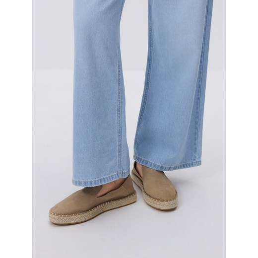 Reserved - Zamszowe espadryle - beżowy ze sklepu Reserved w kategorii Espadryle damskie - zdjęcie 186259759
