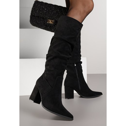 Czarne Marszczone Kozaki z Imitacji Zamszu na Słupku Rasinessa ze sklepu born2be.pl w kategorii Kozaki damskie - zdjęcie 186260575