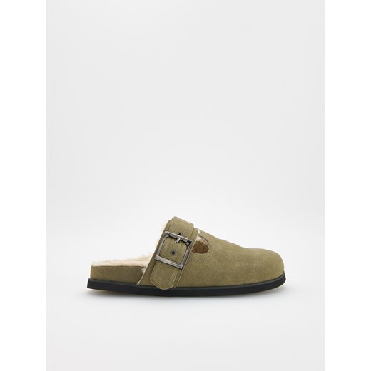 Reserved - Skórzane mule - ciemnozielony ze sklepu Reserved w kategorii Klapki męskie - zdjęcie 186265968