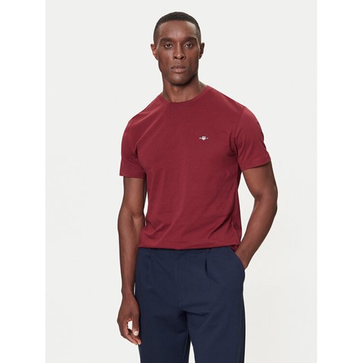 Gant T-Shirt Shield 2003184 Bordowy Regular Fit ze sklepu MODIVO w kategorii T-shirty męskie - zdjęcie 186267408