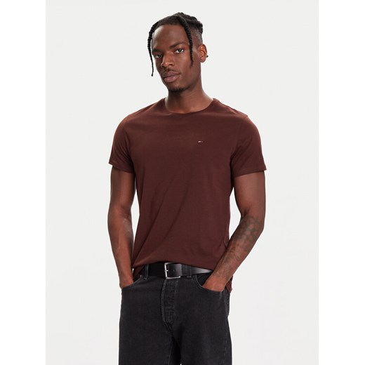 Tommy Jeans T-Shirt DM0DM04411 Brązowy Regular Fit ze sklepu MODIVO w kategorii T-shirty męskie - zdjęcie 186267775