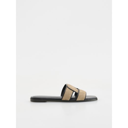 Reserved - Skórzane klapki - beżowy ze sklepu Reserved w kategorii Klapki damskie - zdjęcie 186274317