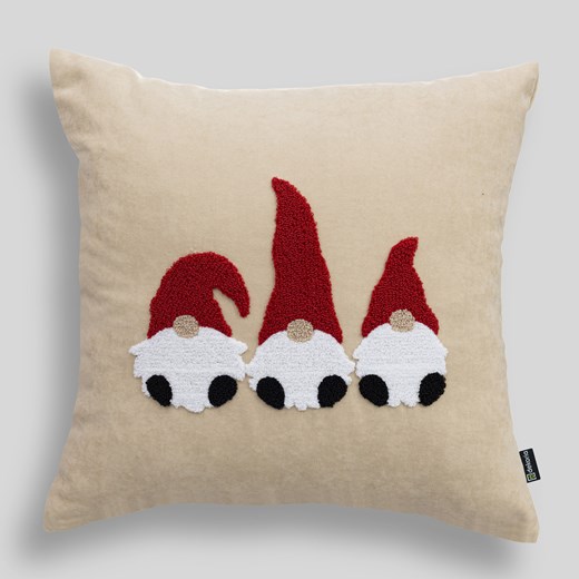 Poszewka na poduszkę Jolly Gnomes Red 43x43 cm ze sklepu dekoria.pl w kategorii Dekoracje bożonarodzeniowe - zdjęcie 186274627
