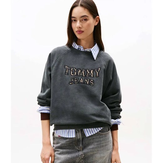 Tommy Jeans Bluza LEOPARD VARSITY CREW | Loose fit ze sklepu Gomez Fashion Store w kategorii Bluzy damskie - zdjęcie 186280166