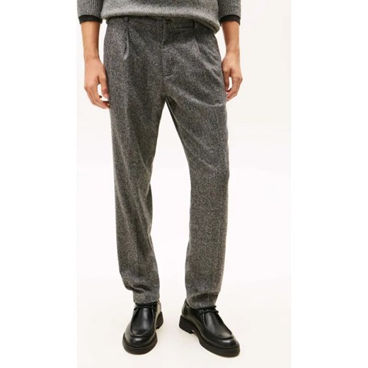 Tommy Hilfiger Spodnie chino HARLEM | Relaxed fit | z dodatkiem wełny ze sklepu Gomez Fashion Store w kategorii Spodnie męskie - zdjęcie 186285609