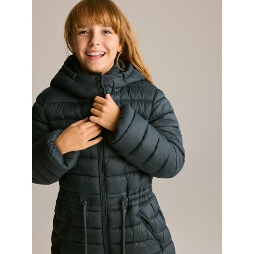 Reserved - Długi pikowany płaszcz z kapturem - jasny zielony ze sklepu Reserved w kategorii Kurtki dziewczęce - zdjęcie 186286127