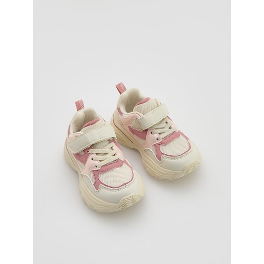 Reserved - Sneakersy z zapięciem na rzep - beżowy ze sklepu Reserved w kategorii Buty sportowe dziecięce - zdjęcie 186286279