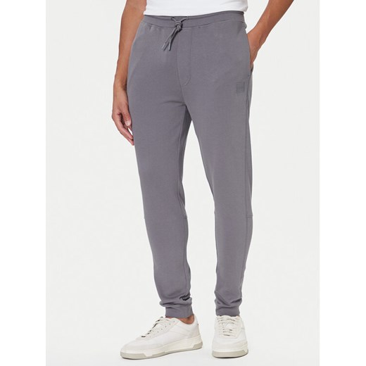 BOSS Spodnie dresowe Sestart 50509303 Szary Regular Fit ze sklepu MODIVO w kategorii Spodnie męskie - zdjęcie 186290996