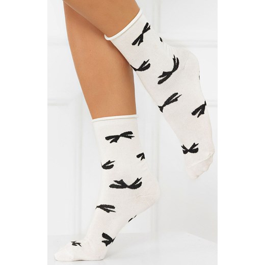 Skarpetki bezuciskowe w kokardki ecru S183D Figaro, Kolor ecru-wzór, Rozmiar 35-38, Gee One ze sklepu Primodo w kategorii Skarpetki damskie - zdjęcie 186295438