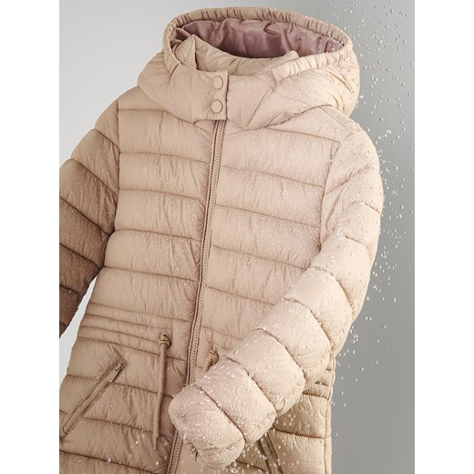 Reserved - Długi pikowany płaszcz z kapturem - beżowy ze sklepu Reserved w kategorii Płaszcze dziewczęce - zdjęcie 186302556