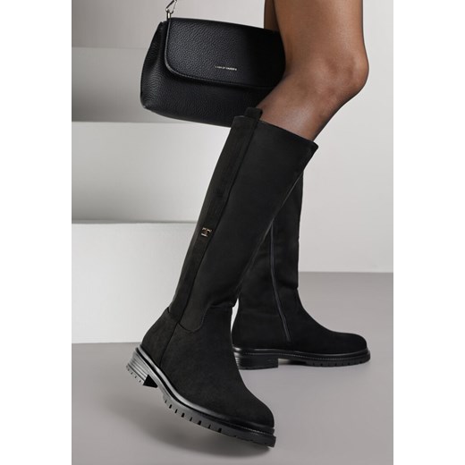 Czarne Eleganckie Kozaki Oficerki z Imitacji Zamszu Zdobione Aplikacją Salissana 40 born2be.pl