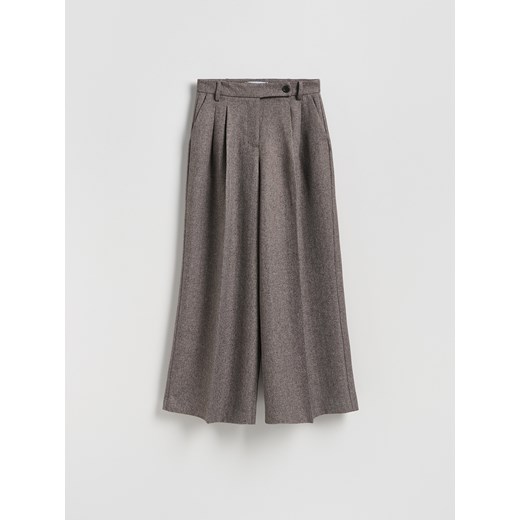 Reserved - Spodnie z zakładkami - brązowy ze sklepu Reserved w kategorii Spodnie damskie - zdjęcie 186314995