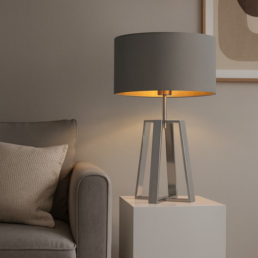 Srebrna lampa stołowa do salonu w stylu skandynawskim THOR GOLD z szarym abażurem ze złotym wnętrzem - id: 7493 - marki Ciekot Partners Sp. Z O. O. - 186320819 Srebrna lampa stołowa do salonu w stylu skandynawskim THOR GOLD z szarym abażurem ze złotym wnętrzem ze sklepu Lysne w kategorii Lampy stołowe - zdjęcie 186320819