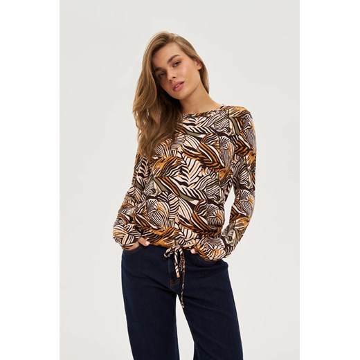 Sweter w roślinny wzór beżowy ze sklepu Moodo.pl w kategorii Swetry damskie - zdjęcie 186321095