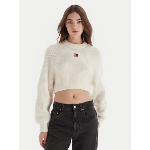 Tommy Jeans Sweter Badge DW0DW21677 Écru Regular Fit ze sklepu MODIVO w kategorii Swetry damskie - zdjęcie 186323536
