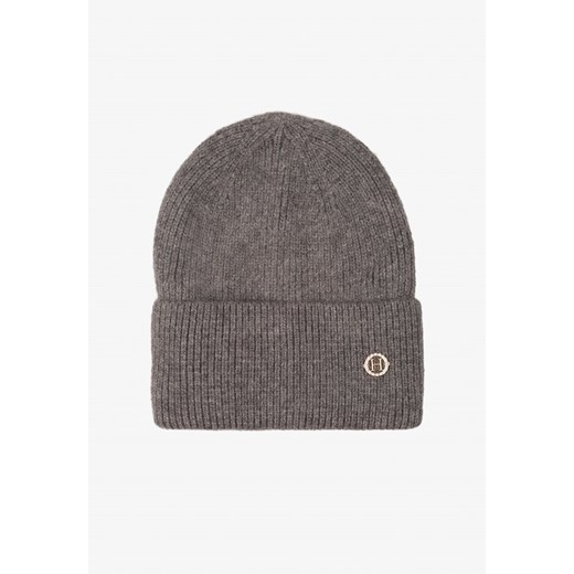 Szara Czapka z Angorą w Stylu Beanie Ozdobiona Aplikacją Delarielis - id: 400542 - marki born2be - 186333416 Szara Czapka z Angorą w Stylu Beanie Ozdobiona Aplikacją Delarielis ze sklepu born2be.pl w kategorii Czapki z daszkiem męskie - zdjęcie 186333416