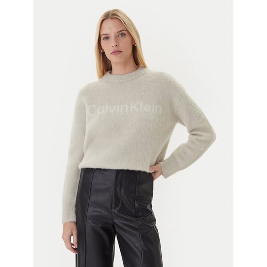 Calvin Klein Sweter LV044D359G Beżowy Relaxed Fit ze sklepu MODIVO w kategorii Swetry damskie - zdjęcie 186345019