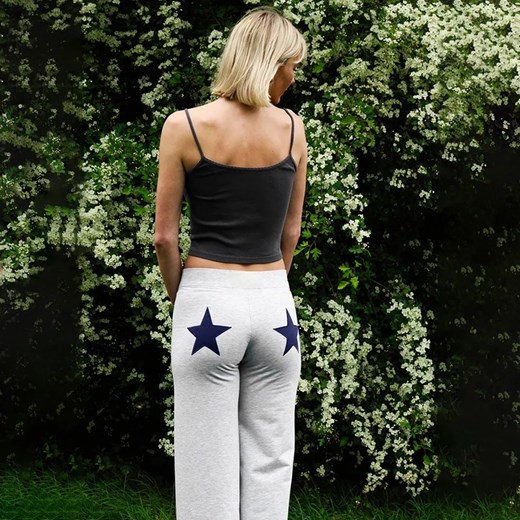 Damskie spodnie dresowe z gwiazdą - Szary S ze sklepu Intimica.pl w kategorii Spodnie damskie - zdjęcie 186354729